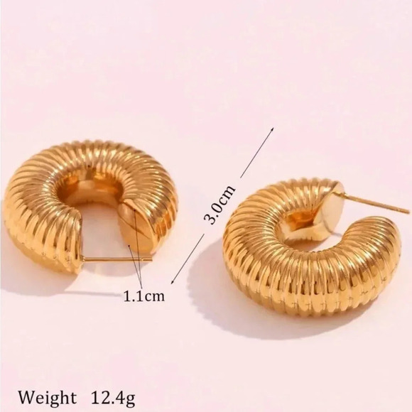 Textured cuff earrings  - Picture 5 of 5